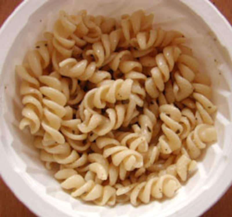 マ・マー　アルデンティーノ HOT SNACK PASTA 4種チーズとバジルのソース