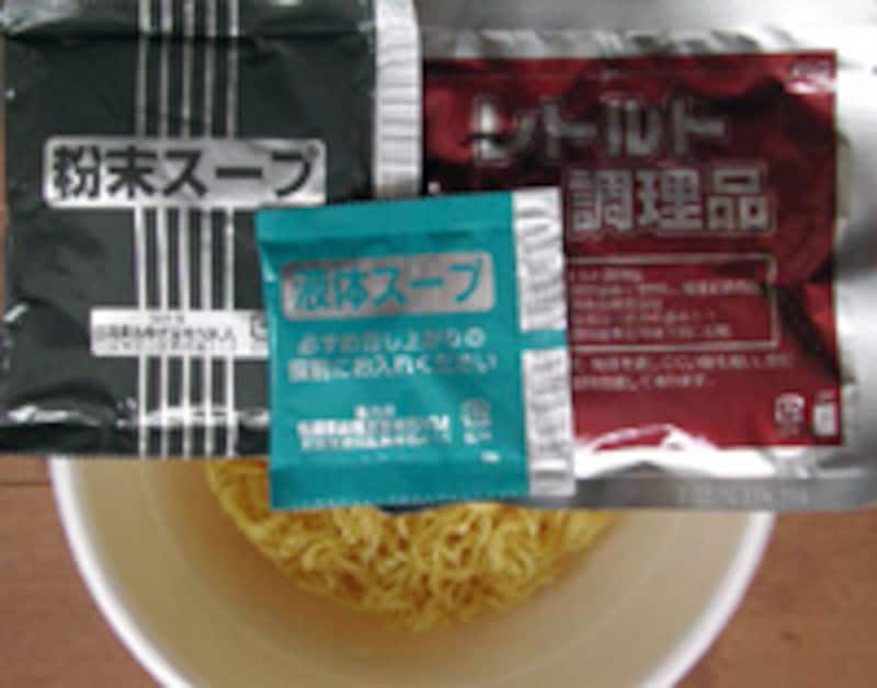 日清食品　こだわりの一杯　チャーシューが自慢ですの中身