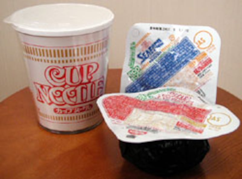 日清食品カップヌードルリフィル　スターターパック内容物