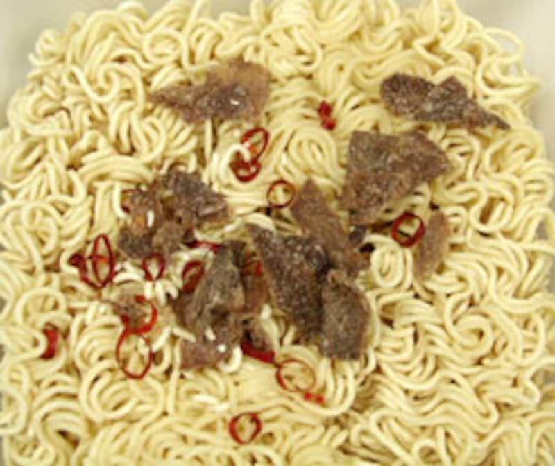 ペヤング牛たん塩やきそばの肉