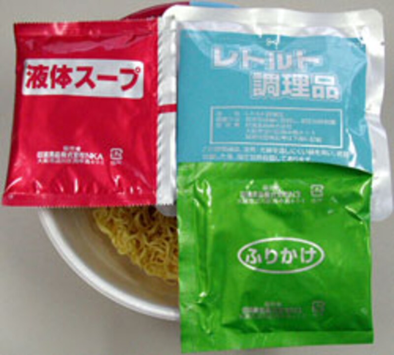 日清食品　具多　鶏中華麺　内容物