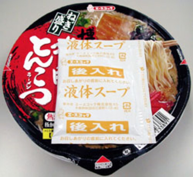 エースコック　博多でみつけた背脂とんこつラーメン　調理中