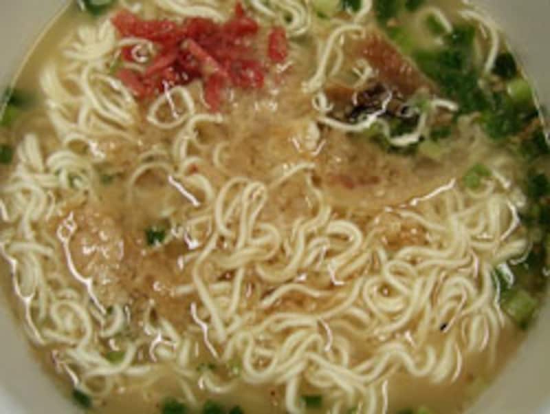 エースコック　博多でみつけた背脂とんこつラーメン　でき上がり