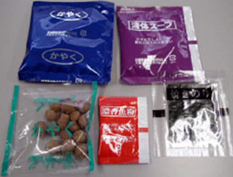 日清食品 鶏だしねぎ塩ラーメンの内容物