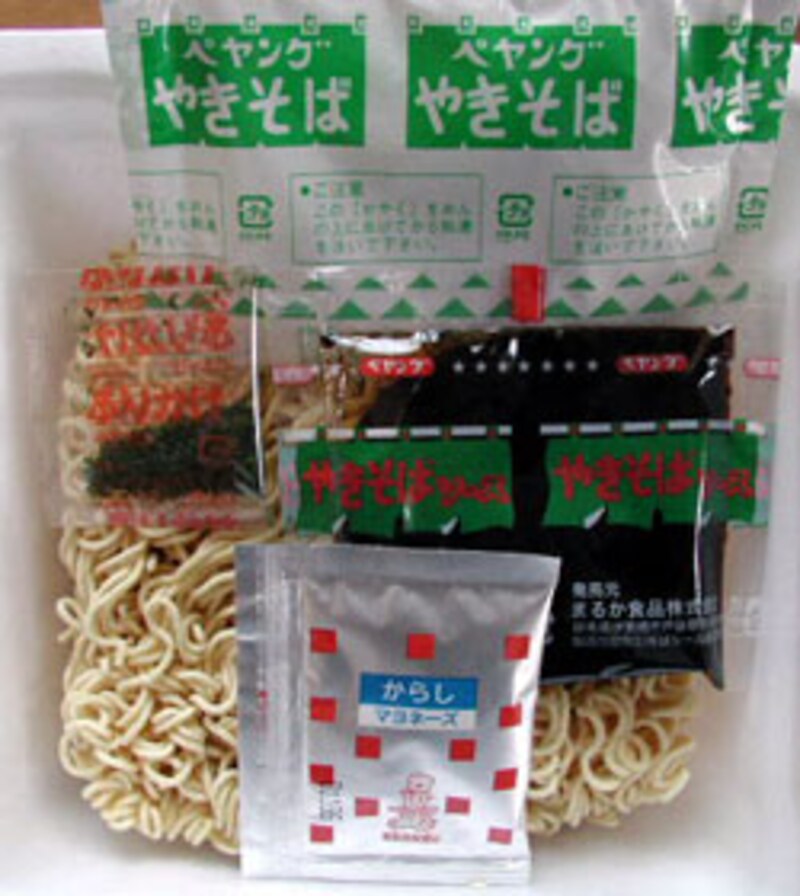 ペヤングからしマヨネーズやきそばの内容物