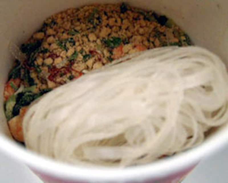 日清食品 スパイスキッチン トムヤムクン フォースープの中身