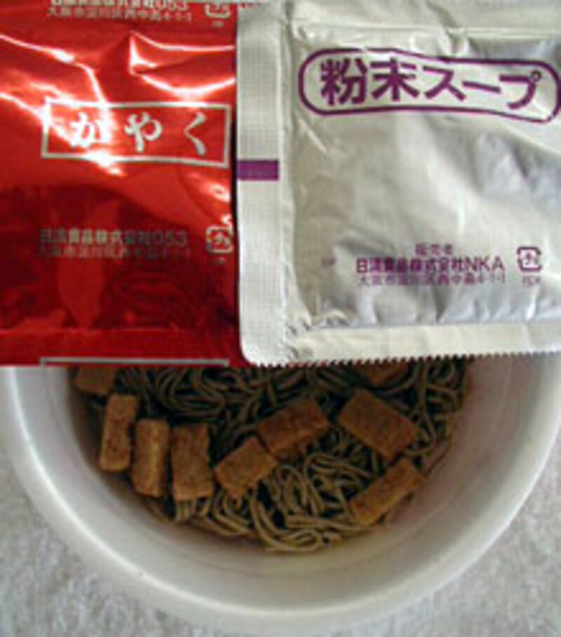 日清食品 どん兵衛 カレー南蛮そば 内容物