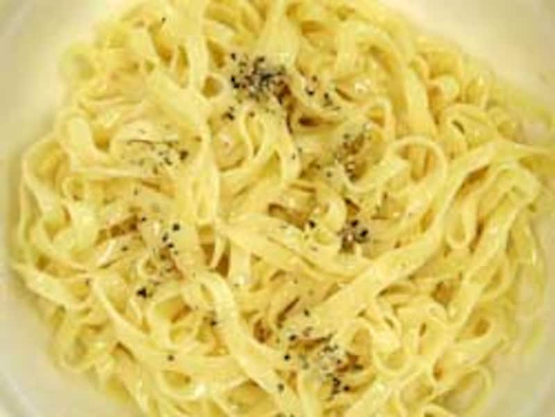 サンヨー食品 デュラムおばさんのカップパスタ カルボナーラ フェットチーネ でき上がり