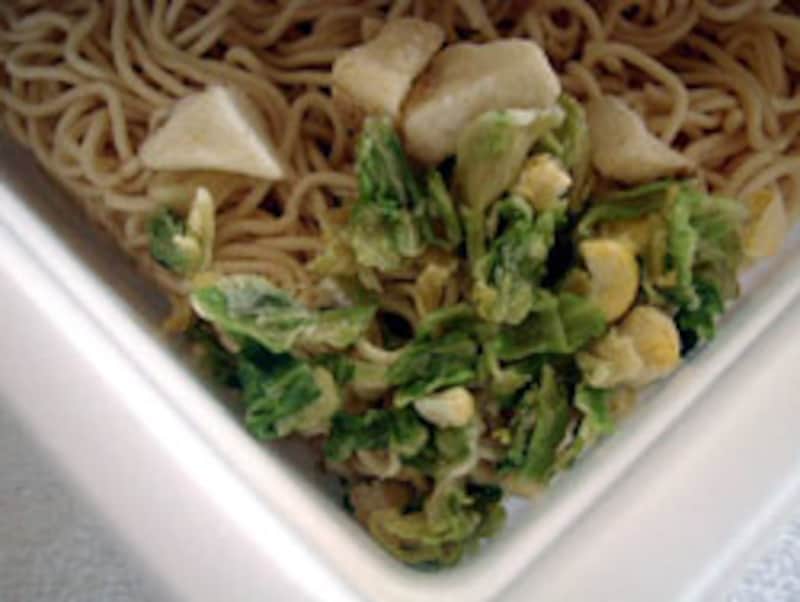 まるか食品 ペヤング のり塩ポテトやきそば かやく