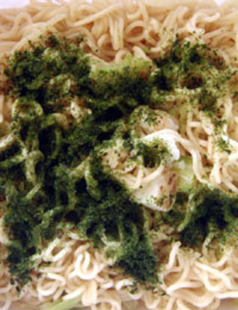 まるか食品 ペヤング のり塩ポテトやきそば でき上がり