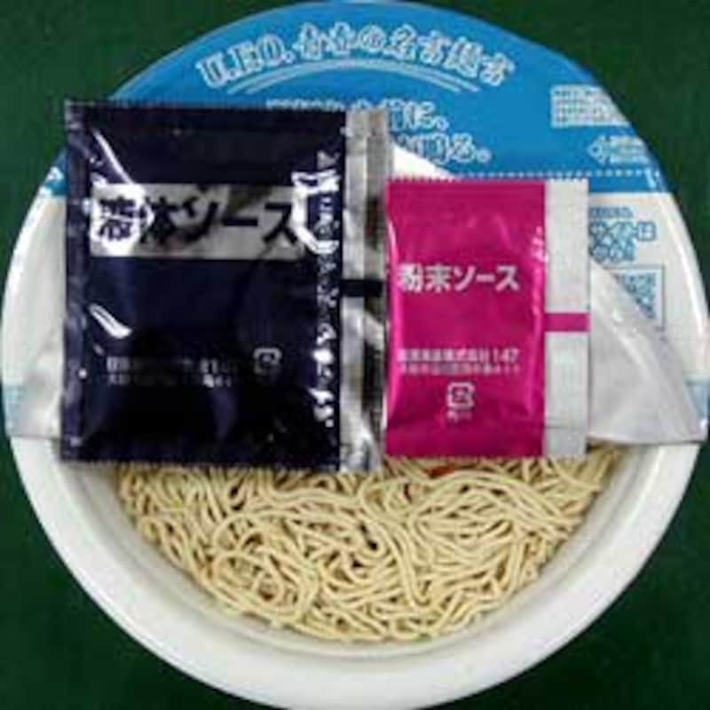 日清食品 U.F.O. WHITE ホワイトカレー 内容物