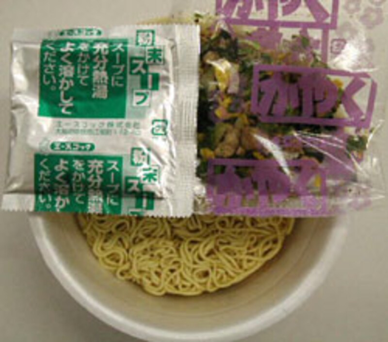エースコック あつあつさん 生姜とろみ醤油ラーメン 内容物