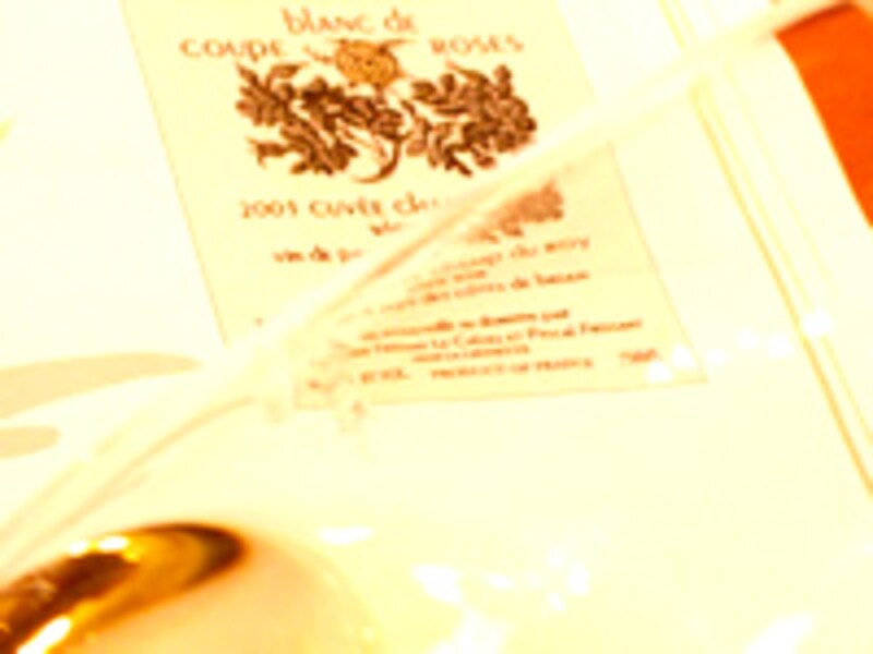 シャン・デュ・ロワのラベルとワインの色