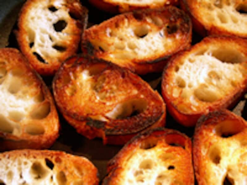 焦げ目がついたバゲット