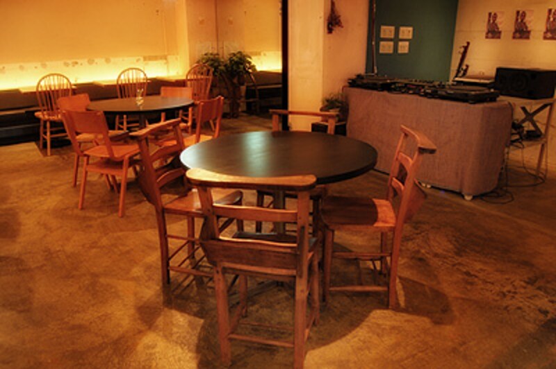 東京ファミリーレストラン店内