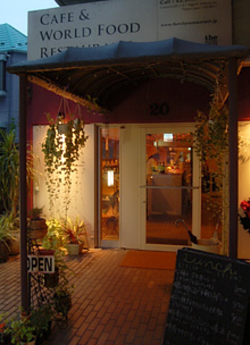 東京ファミレス外観