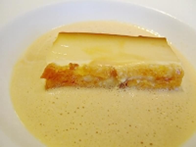 人気のクリームカラメル。スープの上に浮いている様子はとても優雅。