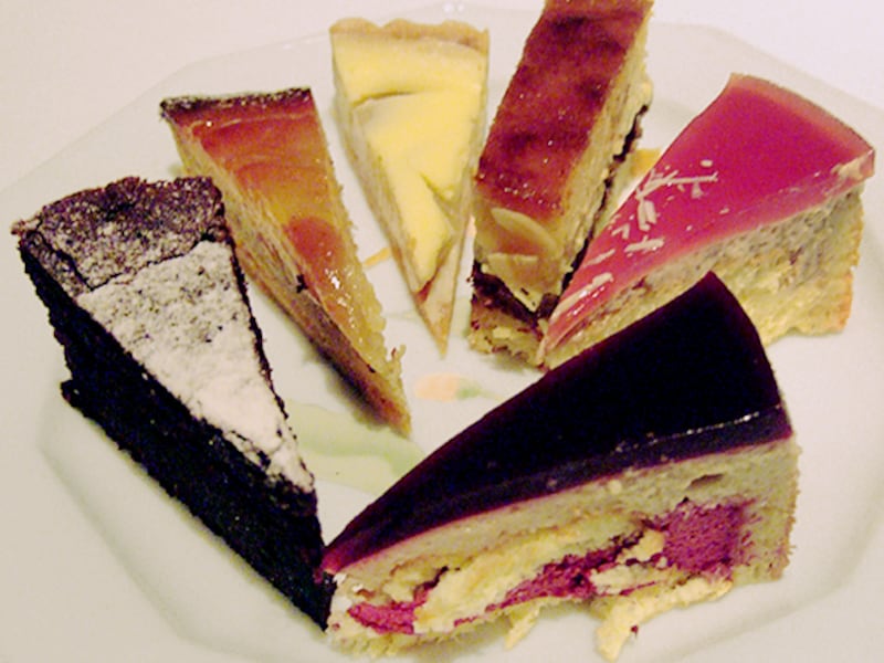 今度はケーキを好きなだけ。返事はもちろん「全種類」。