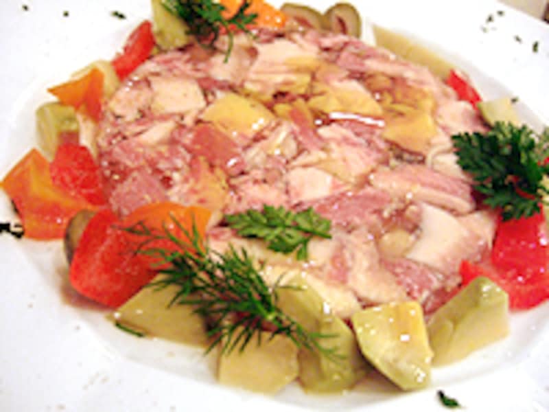 添え物まで美味。鹿児島産豚頭肉の冷製コッパディテスタ、野菜のクロスティーニ添え。