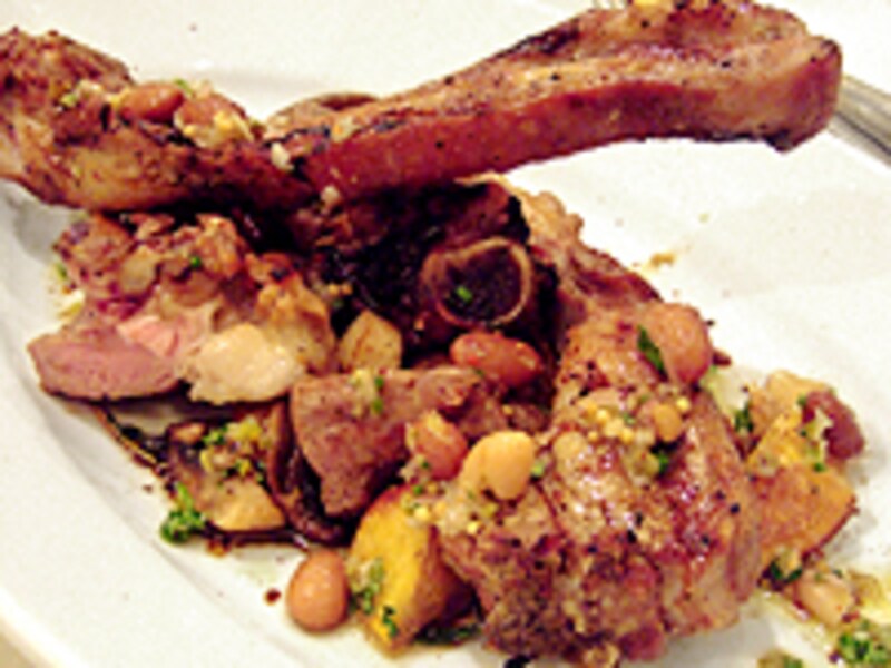 こんなサイズではその大きさを伝え切れません！　オーストラリア産乳飲み仔羊のスコッタディート、ジャガイモのロースト添え