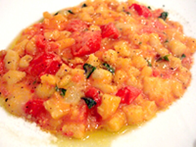 イタリアの家庭の味ってこんな感じでしょう！　ジャガイモのニョッキ、トマトとペコリーノサラチーノのソース