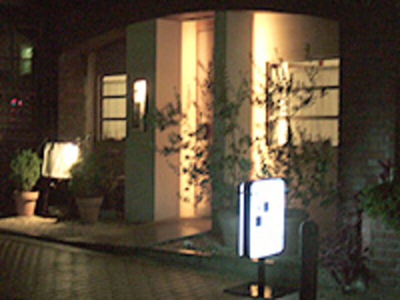 お店の外観です。帰り際にはここで、すべてのお客様をシェフ自らお見送りされます