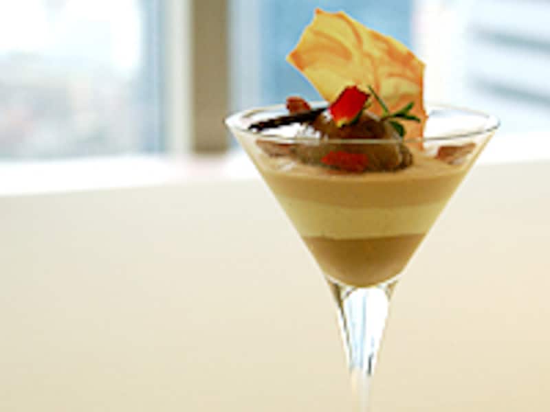 チョコレート、ホワイトチョコレート、そして薔薇の香りのムース