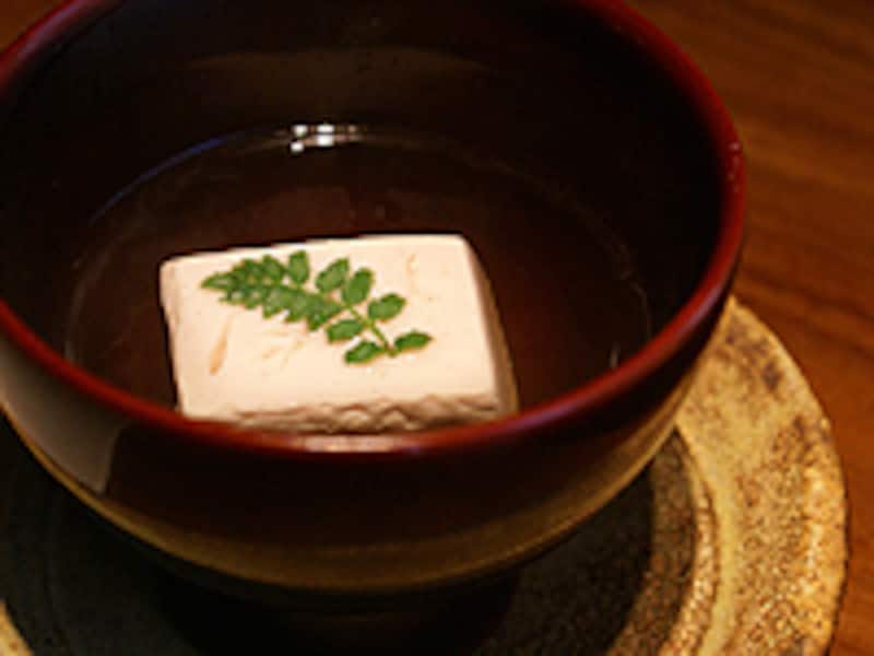 豆腐の桃色が心に春を運ぶ吸い物