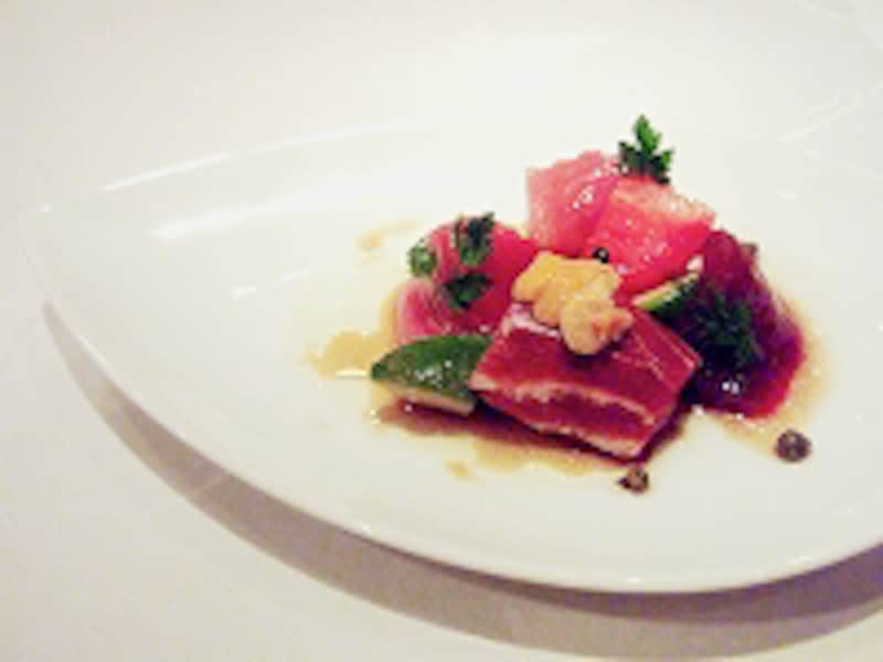 こちらは5,000円のディナーコースから「ヨコワマグロのカルパッチョ」。