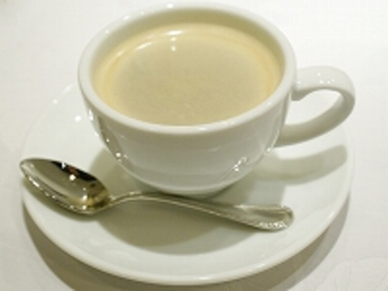 かしこまりすぎないレストランには、コーヒーでくつろぐ時間も楽しみのひとつ