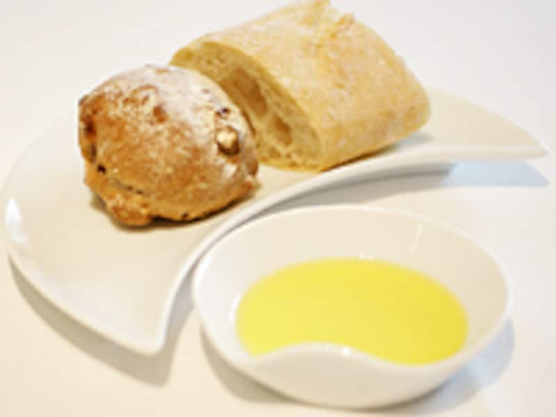 パンにももちろん、バターではなくオリーブオイル