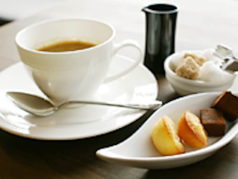 洋梨のフィナンシェとトリュフチョコ