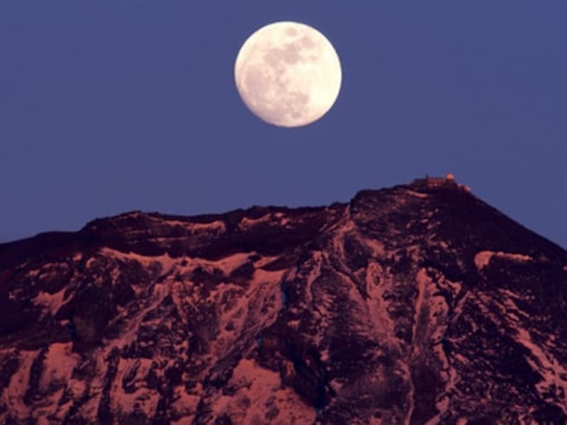 月の模様は何に見える？ イメージを膨らませて見てみましょう