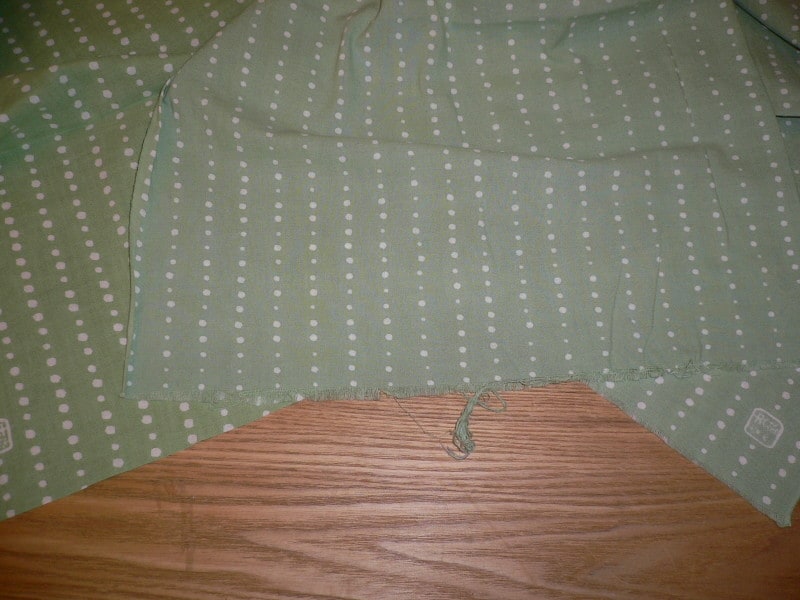 端の様子をご覧ください。 左：新品です（変り豆・青磁￥840） →中央：洗濯してこのぐらい糸がほつれてきたら →右：ほつれた糸を数回カットすれば落ち着きます。