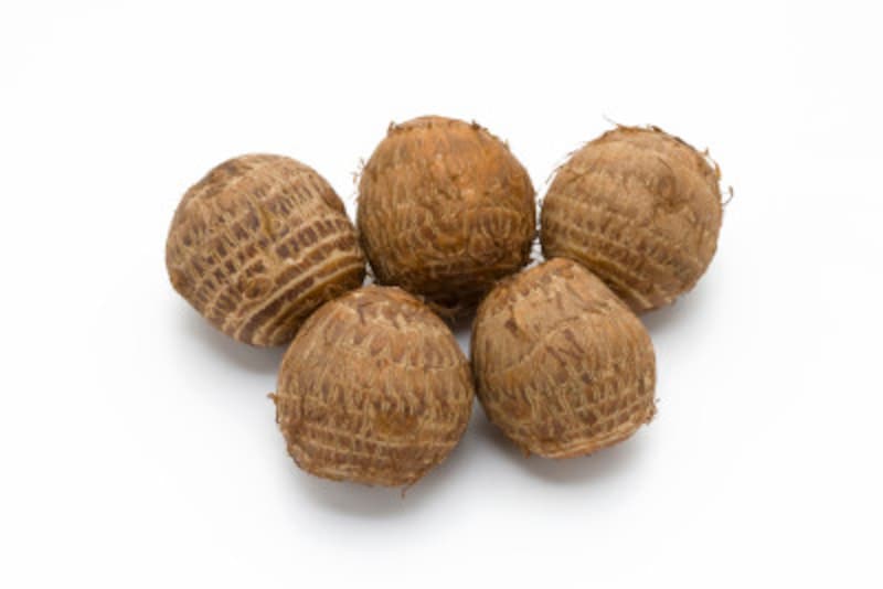 十五夜にはこの頃収穫した農作物を供えます。その代表が里芋なので「芋名月」と呼ぶのです