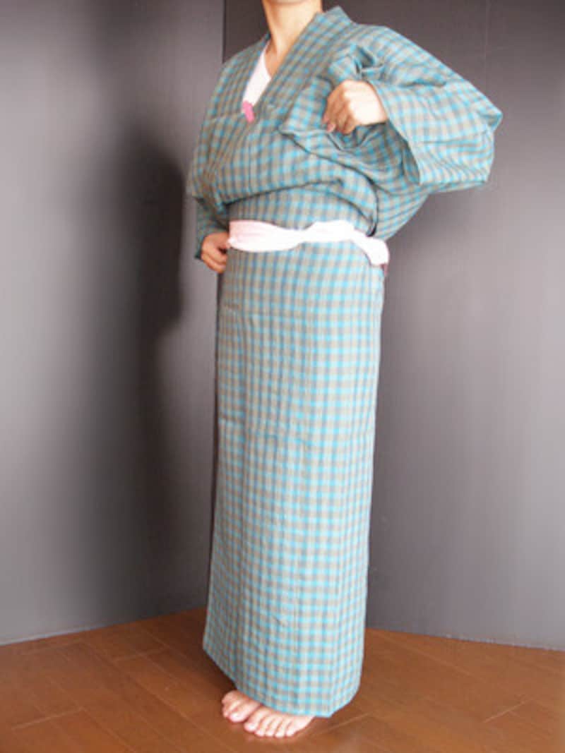 浴衣着付け11：両脇にはさみこむ