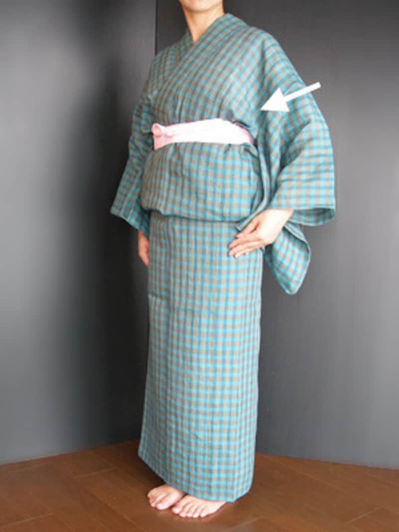 浴衣着付け24：今度は胸もとのたるみを始末します