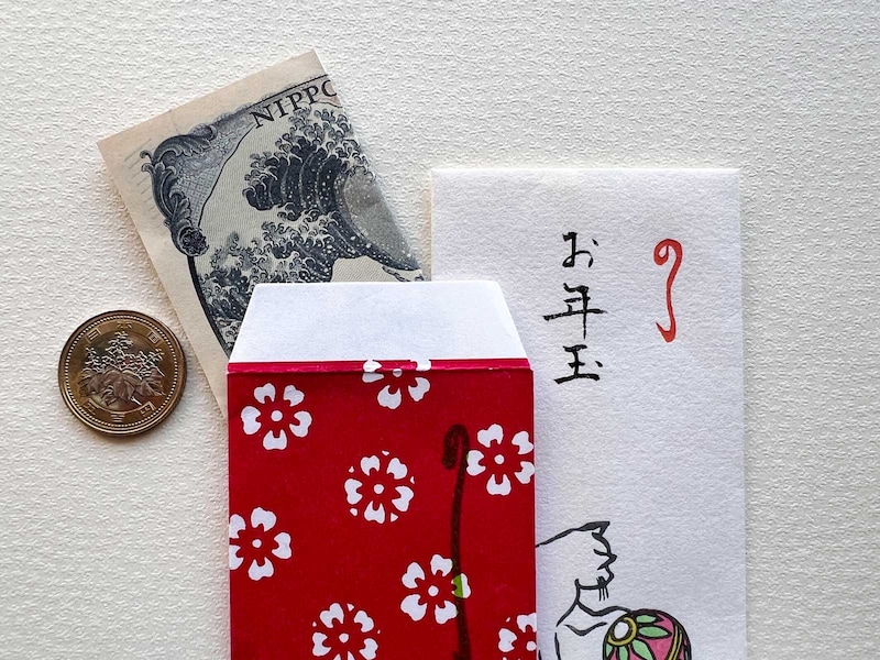 お年玉は、ただ入れればいいのではありません。お札の折り方や表裏など入れ方にはマナーがあります