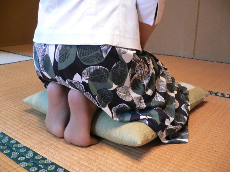 立つ間際に、さりげなくしびれをとってしまいましょう♪