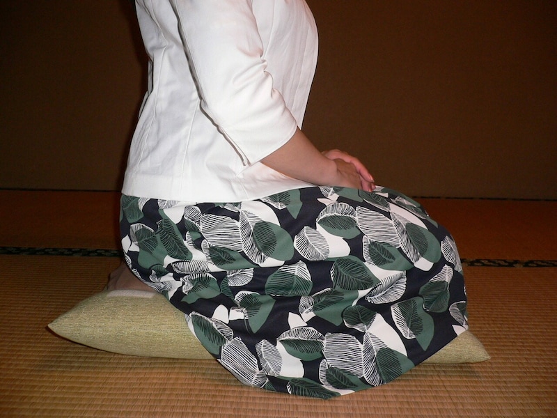 ずっと正座はツライから……タイミングよく足を崩しましょう