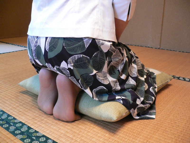 立つ間際に、さりげなくしびれをとってしまいましょう♪