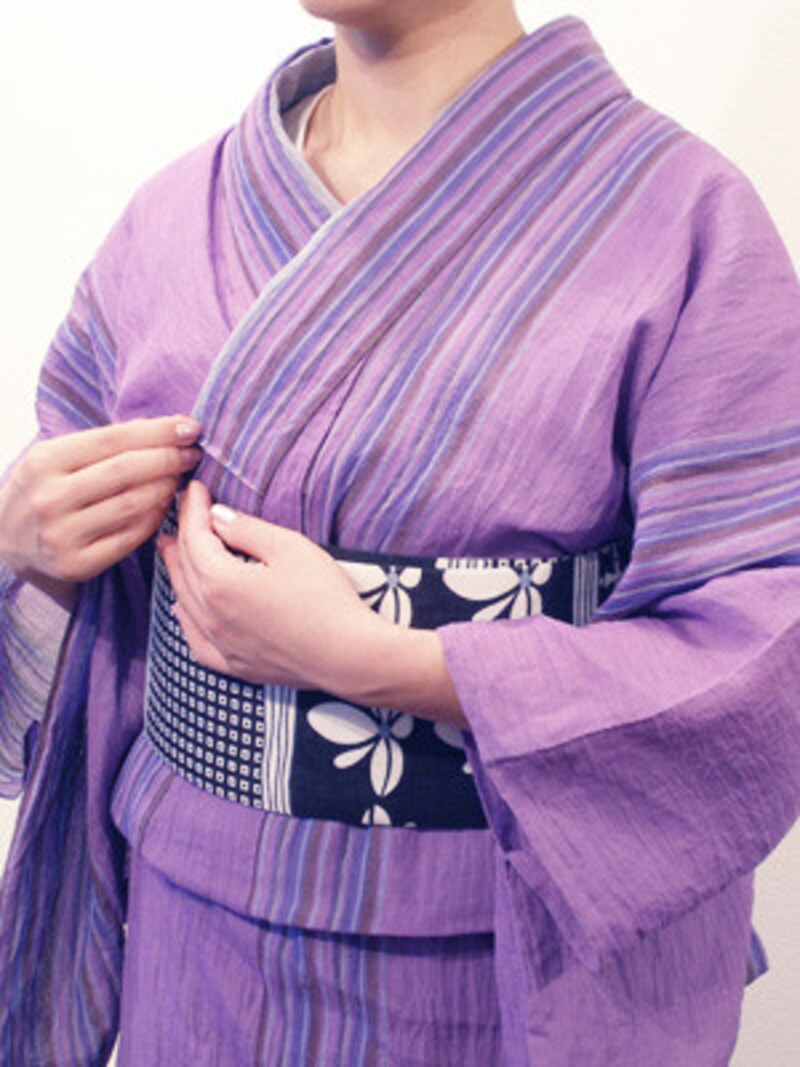 浴衣の着崩れの直し方とトイレの仕方 美しい座り方 暮らしの歳時記 All About 浴衣の着崩れの直し方とトイレの仕方 美しい座り方 暮らしの歳時記 All About
