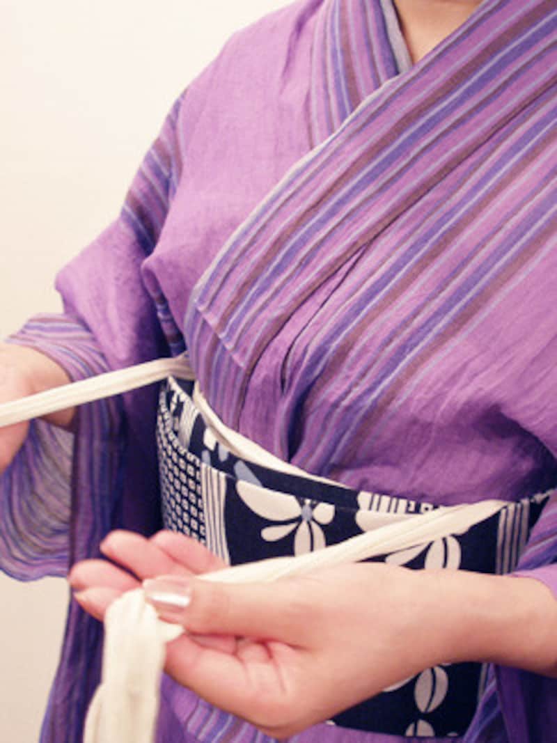 帯がきつくて苦しい時の直し方1.胸紐がきつくて苦しい場合も多いので、胸紐を緩めましょう。まず結び目を解き…