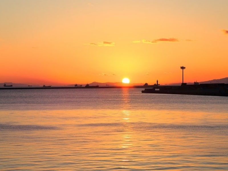 太陽が真西に沈むとき、彼岸と此岸が最も通じやすくなります