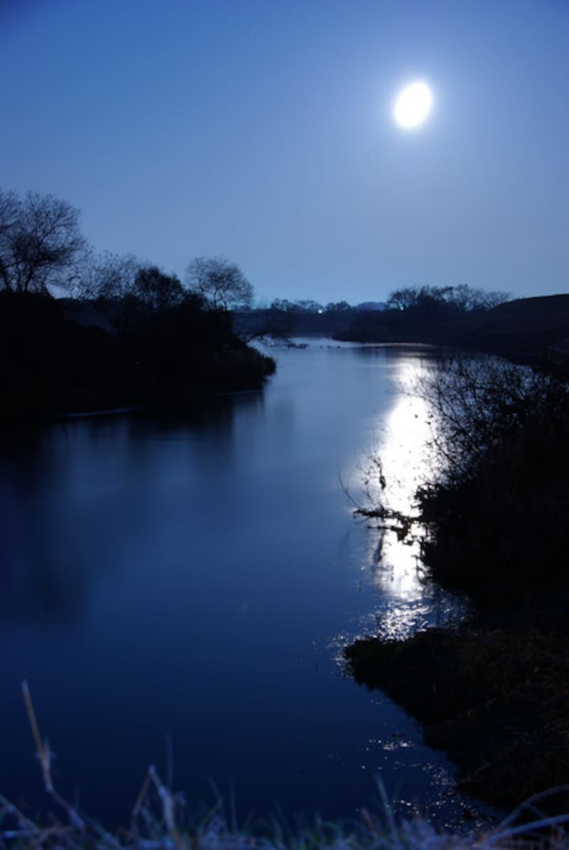 月の名前　呼び方　青月