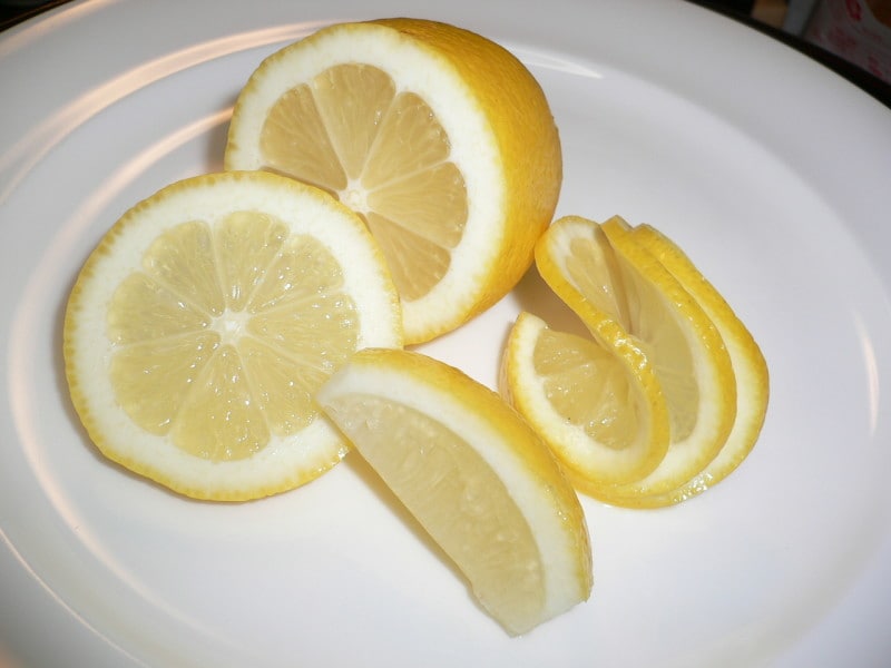 レモン　絞り方　マナー