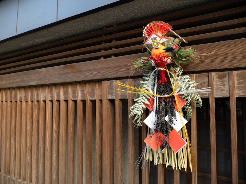 しめ飾りは地方によってさまざまなタイプがあります
