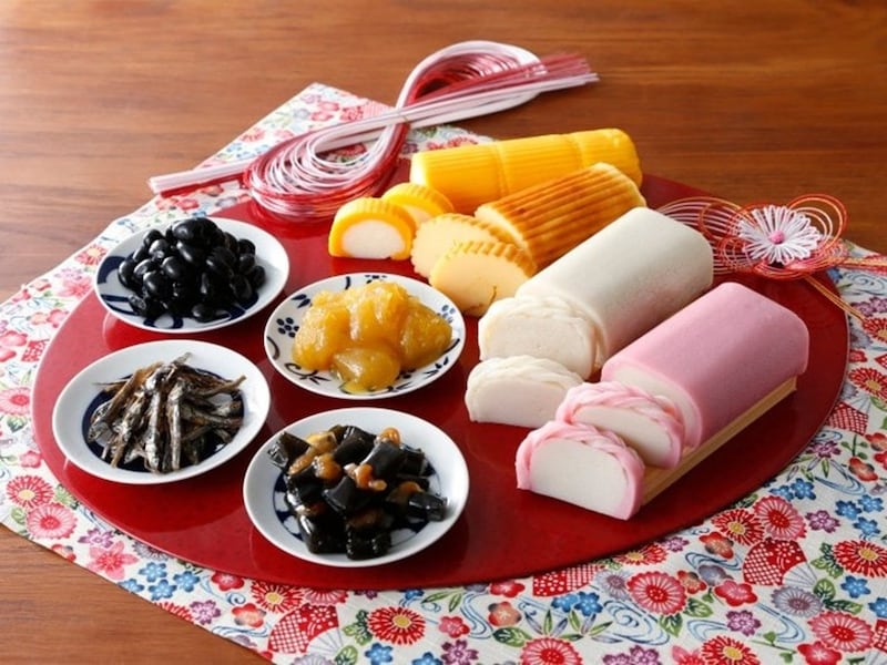 おせちを重箱に詰めるときは、しきたりを参考するとよいでしょう