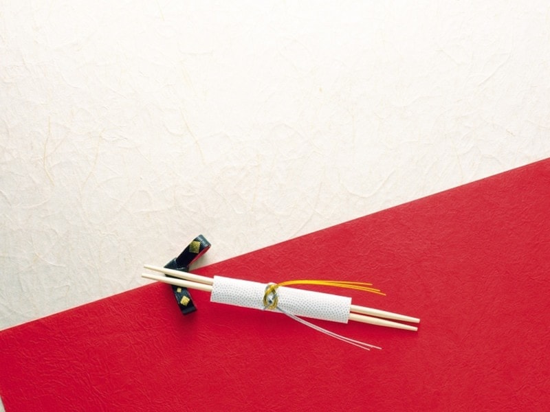 祝箸は両口箸で、一方を神様用と考えます