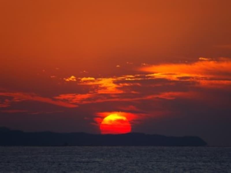 太陽が真西に沈むとき、西のあの世(彼岸)と東のこの世(此岸)が最も通じやすくなると考えました